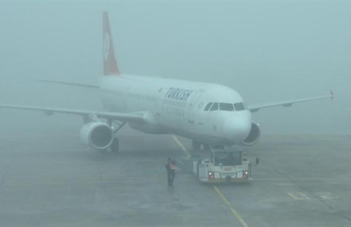 Sabiha Gökçen Havalimanı'nda uçuşlara sis engeli