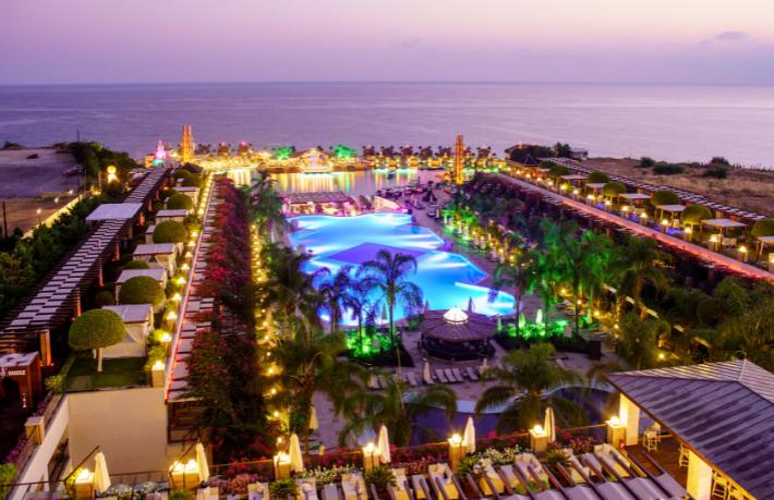 220 Milyon Dolarlık Cratos Hotel atıl durumda