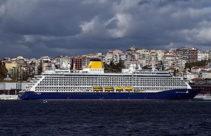 5 yıldızlı otel standartlarında, bin yolcusu var... Dev gemi Galataport'a demirledi