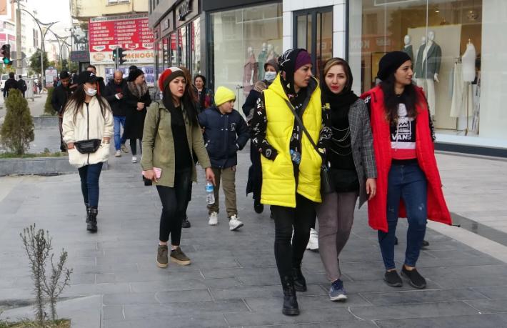 Batı'da Edirne, Doğu'da Van... Akın akın gelip alışveriş yapıyorlar