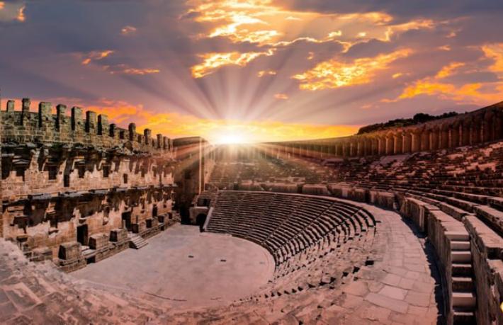 Turist var ziyaretçi yok... Antalya'ya gelen turist Pamukkale'ye gidiyor ama Aspendos'u gezmiyor