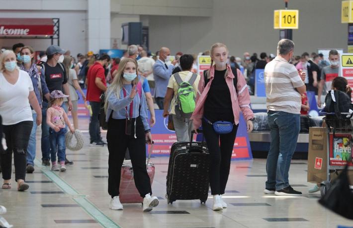 Antalya bir ayda turist sayısını üçe katladı