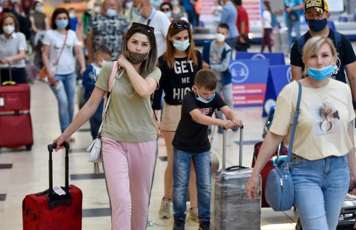Bakan Ersoy Türkiye'ye 2021'de ne kadar turist geldiğini açıkladı