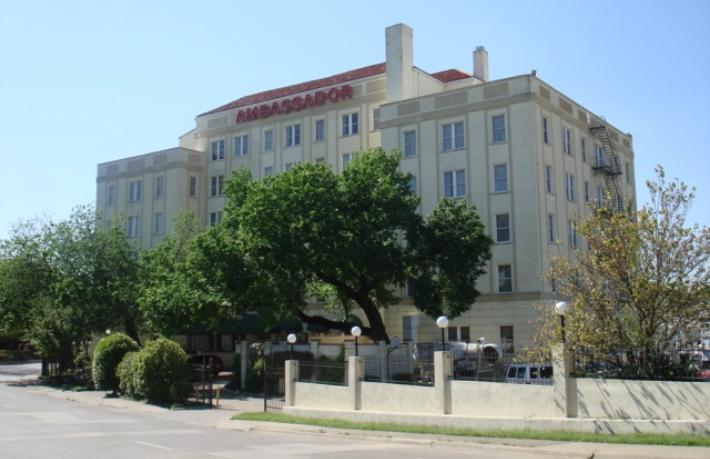 Kentin sembolü 115 yıllık otel kül oldu