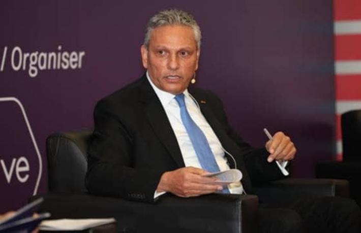 Firuz Bağlıkaya 'Başkanlar Oturumu'nda bombaladı... Sayın Bakanın çıkardığı yasaların nasıl çıktığını biliyoruz