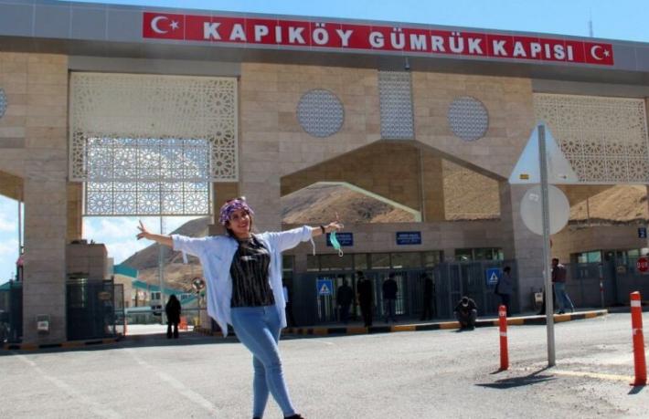 İranlı turist özgürlüğün tadını Türkiye'de çıkarıyor... Sabaha kadar parti yapıyoruz