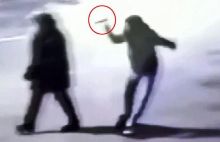 Otel çalışanı kadını sırtından bıçakladı... 'Başkasına benzettim' dedi