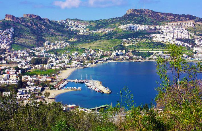 İki turistik mahallede üç arazi satılık
