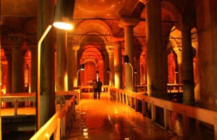 Vakıflar şimdi de Yerebatan Sarnıcı'nın girişine el koydu