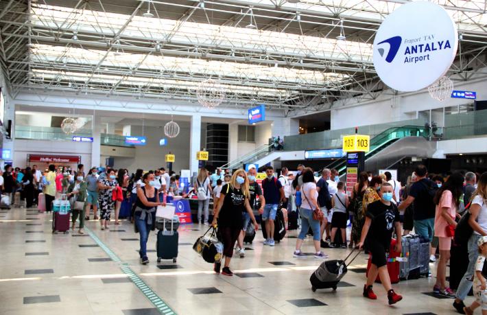 Alman turist ilk sıraya yerleşti... Antalya'ya gelen turist sayısında yüzde 93 artış