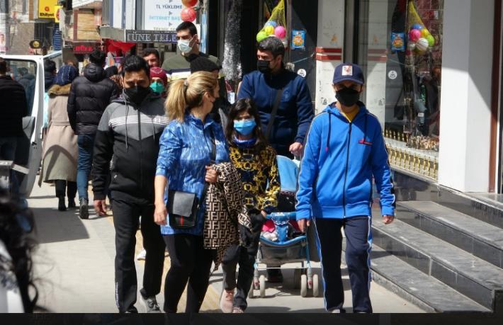 Oteller doldu, esnafın yüzü gülüyor... Nevruz'da Van'a ne kadar turist geldi?
