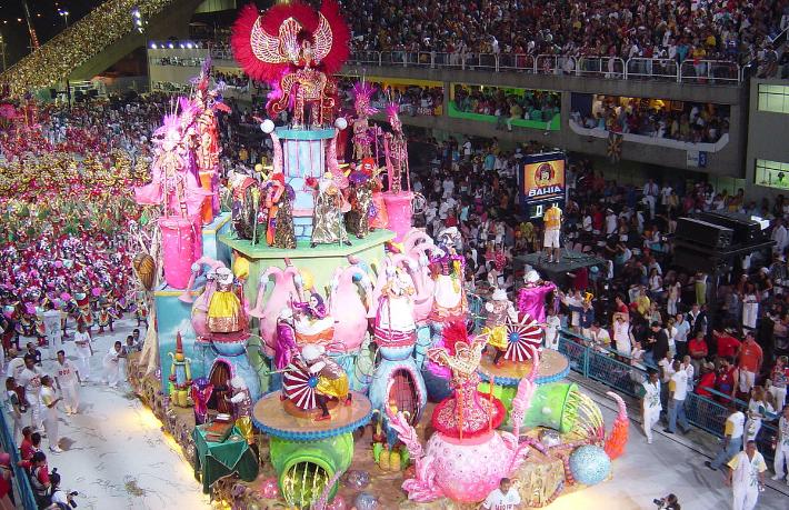 Dünyanın en iyi şovu geri döndü... Rio Karnavalı yeniden başladı