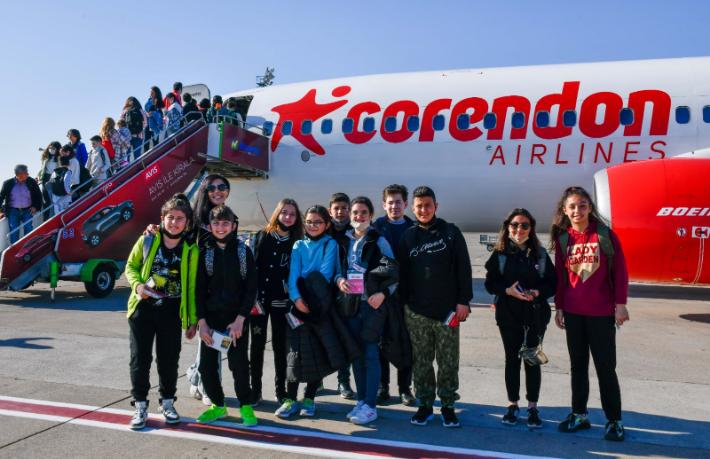 Corendon Airlines’tan ilk defa uçak yolculuğu yapan çocuklara 23 Nisan hediyesi