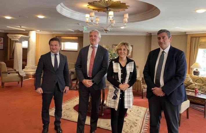 En büyük rakipten muhteşem itiraf... Türkiye'ye turist akışı çok fazla