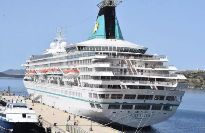 Bodrum'a sezonun ilk kruvaziyeri 526 turist getirdi