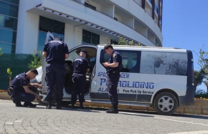 Alanya'da turist tur minibüsü çaldı
