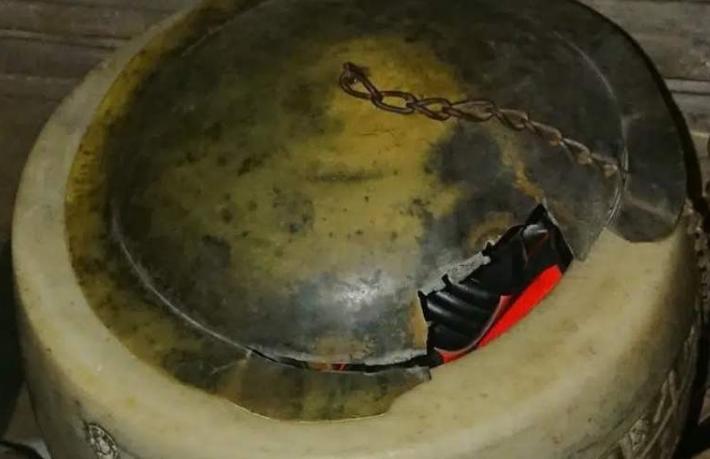 Ayasofya’da vandallık devam ediyor... Tarihi su haznesinin kapağı kırılarak ayakkabılık yapıldı