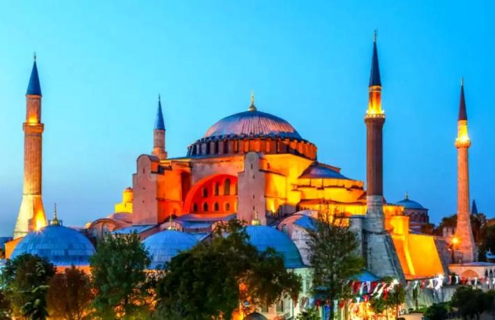 Bu tarihi bir ihanet… Ayasofya böyle giderse 2050'yi göremez