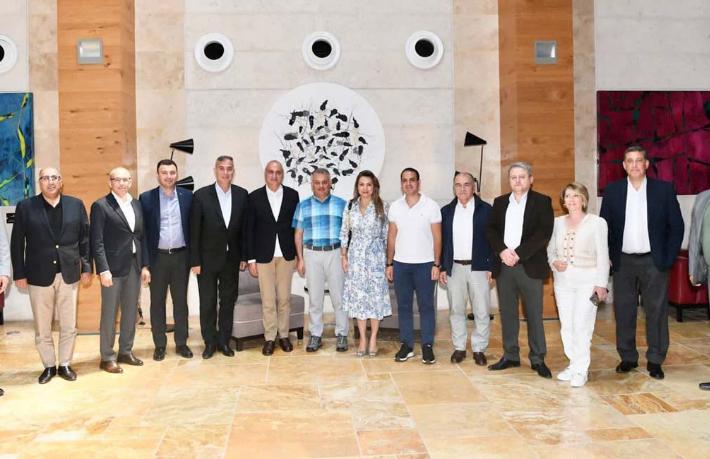 Antalya Valisi Yazıcı sezon öncesi turizmcilerle buluştu