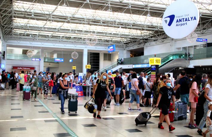 Antalya’ya gelen turist sayısı 2 milyonu geçti