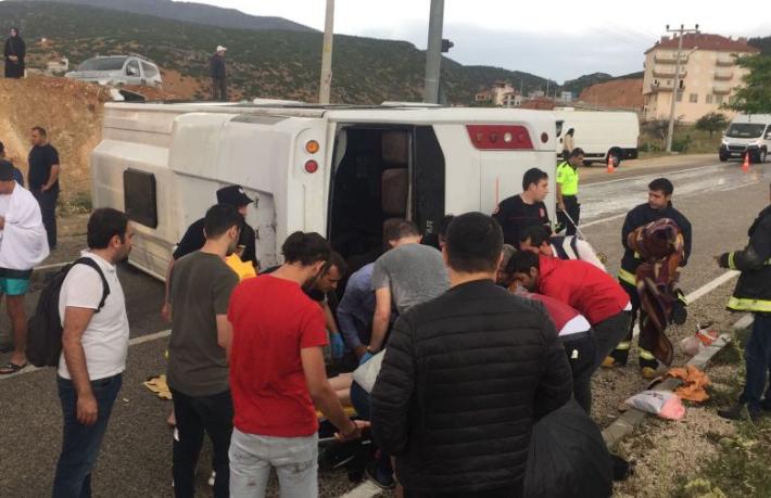 Antalya’da tur midibüsü kazası... 22 yaralı