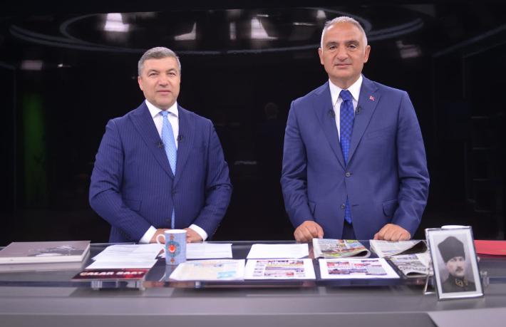 Bakan Ersoy, Türkiye'ye bir  günde ne kadar turist geldiğini açıkladı