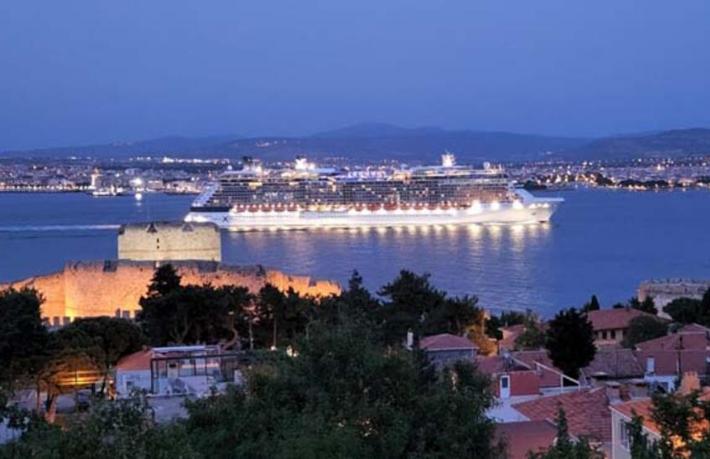 Kruvaziyerler rotayı Çanakkale'ye çevirdi... 45 gemiyle 15 bin turist geliyor