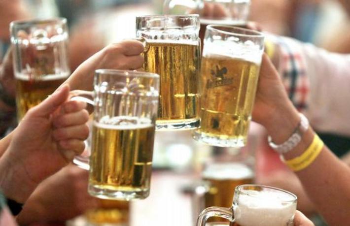 Türkiye'de Rus turistler Almanlardan şikayetçi... 'Çok içiyorlar'