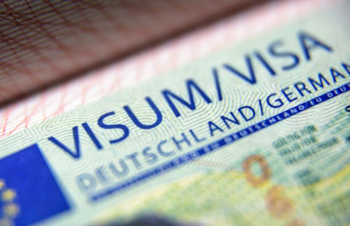 Almanya Ruslara turist vizesi vermeye başladı