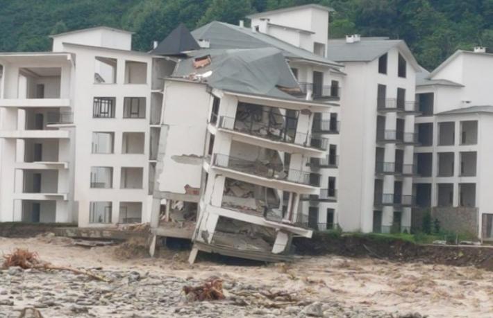 3 ay sonra açılması planlanıyordu... Düzce'de sel otel yıktı