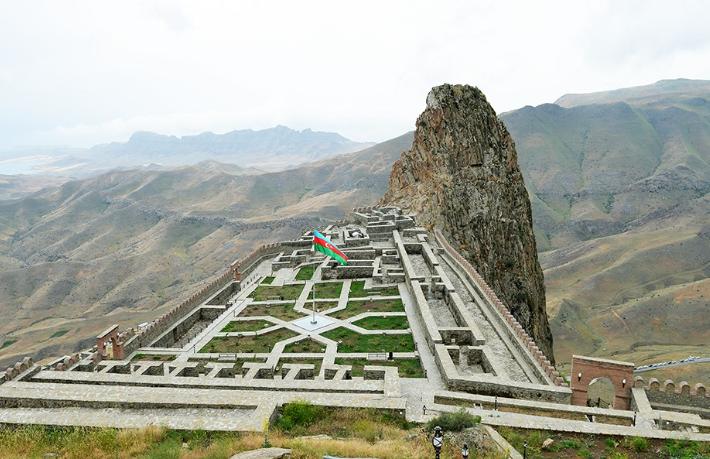 Dört bir yanı tarih Nahçıvan, turistleri cezbediyor