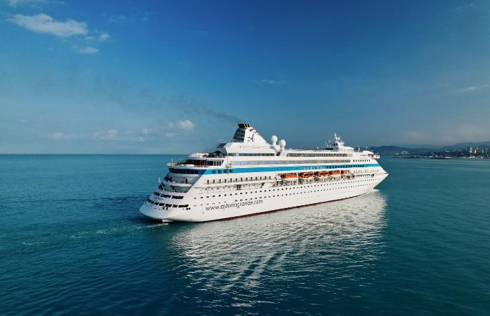 Bozcaada’ya Rusya’dan ilk kez cruise gemisi geldi