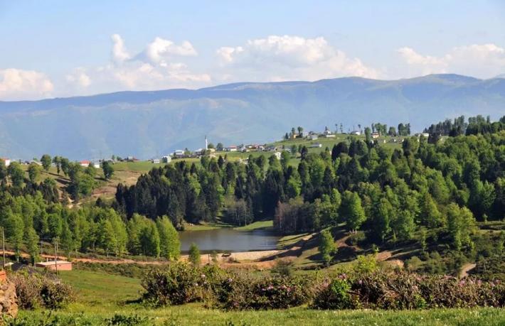 Turistlik yaylaya 400 yataklı otel