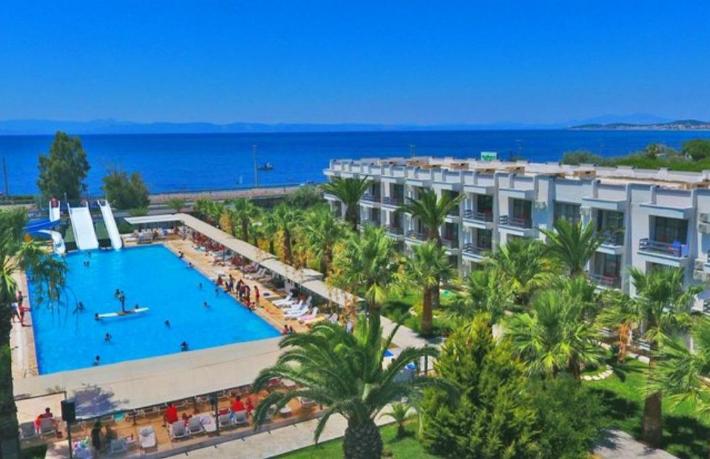 230 odalı resort otel icradan satılıyor