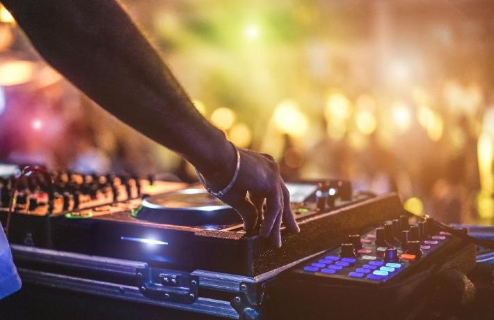 Turistler gece hayatı ve eğlence istiyor… Müzik yasağına tepkiler dinmiyor