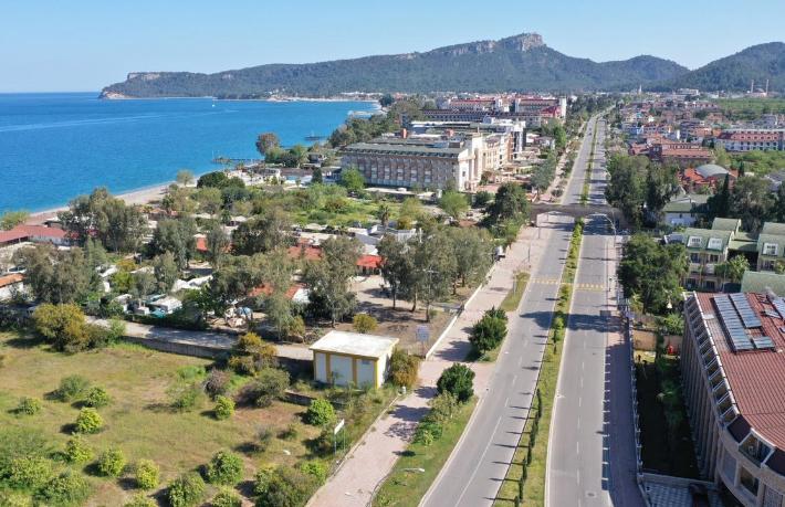 640 km sahili olan Antalya’da her 300 metreye bir otel düşüyor
