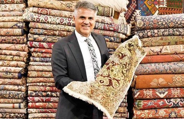 Kapalıçarşı’nın ünlü halıcısına dükkanın önünde dayak