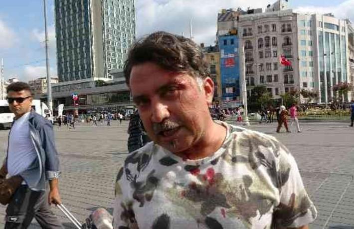 Taksim’de seyyar satıcılar turisti darp etti