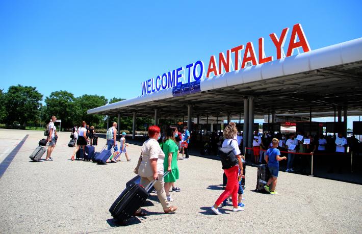 Antalya'ya gelen turist sayısı 8 milyonu geçti