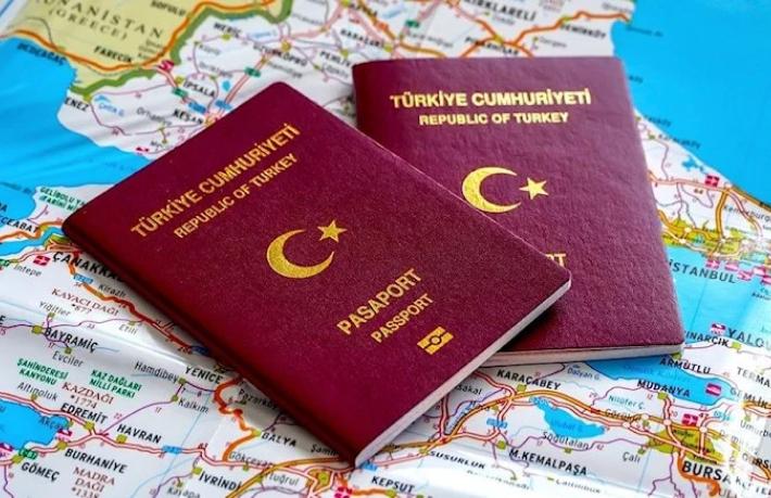 Türk vatandaşları bir ülkeye daha kimlikle gidebilecek
