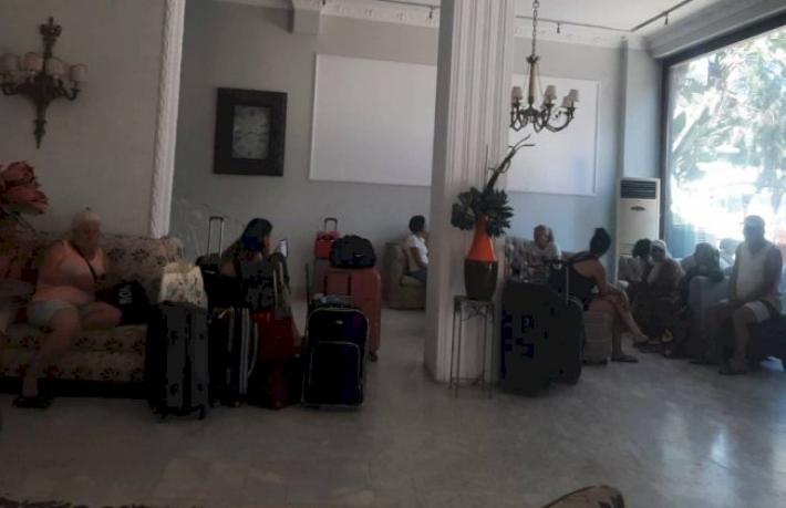 Belgesi iptal olan otel mühürlendi... Misafirler bavullarıyla ortada kaldı