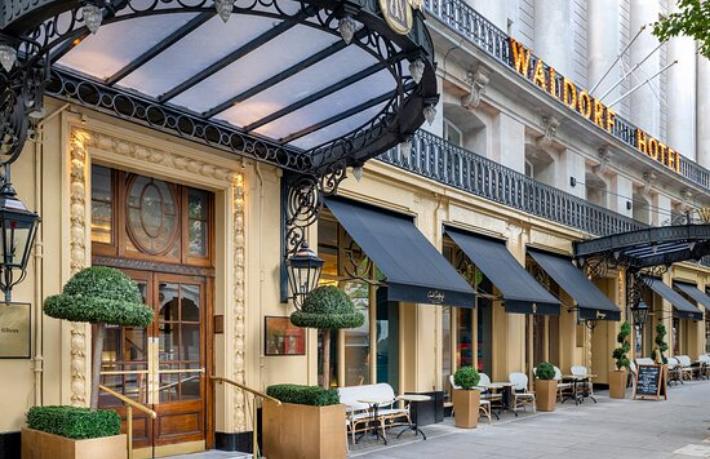 Kraliçe Elizabeth'in cenazesi öncesi oteller fiyatlarını yüzde 300 artırdı