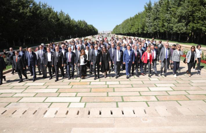 TÜRSAB 50'nci yaşını kutluyor... Anıtkabir'e saygı ziyareti
