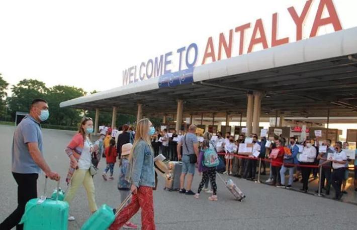 Antalya'ya gelen turist sayısı 10 milyonu aştı