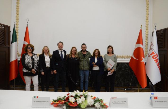 Türk dizilerin İtalyan fanları Türkiye'ye geldi