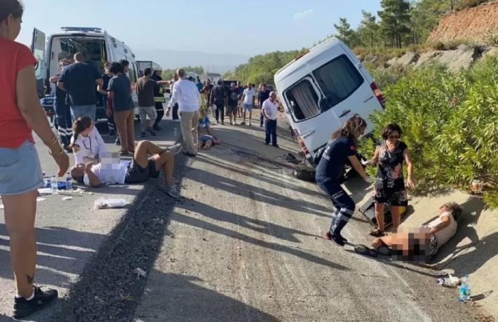 Tur otobüsü kazası... 1'i ağır 10 yaralı