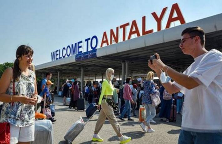 Antalya turizm tarihinin en iyi 3 yılından biri... Pandemi öncesine döndük