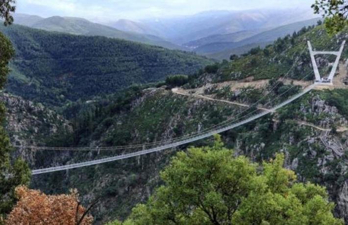 Ölüm köprüsü çöktü... İki turist hayatını kaybetti