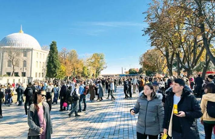 İstanbul, yılın en yoğun dönemlerini geçiriyor... Kültür turizminde tarihi kalabalık