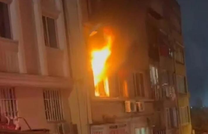 Fatih'te otel yangını... Mahsur kalanlar kurtarıldı